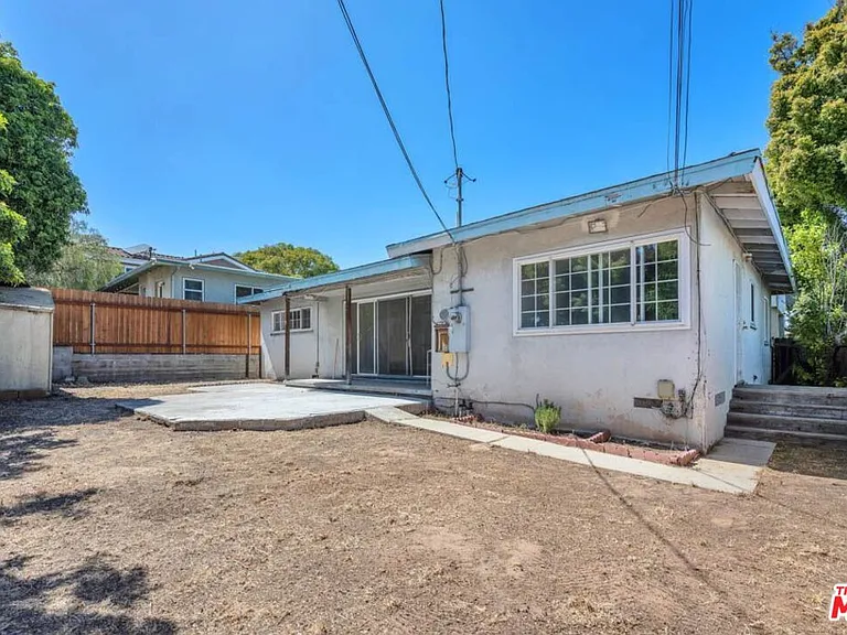 7318 W 88th St — Photo 35