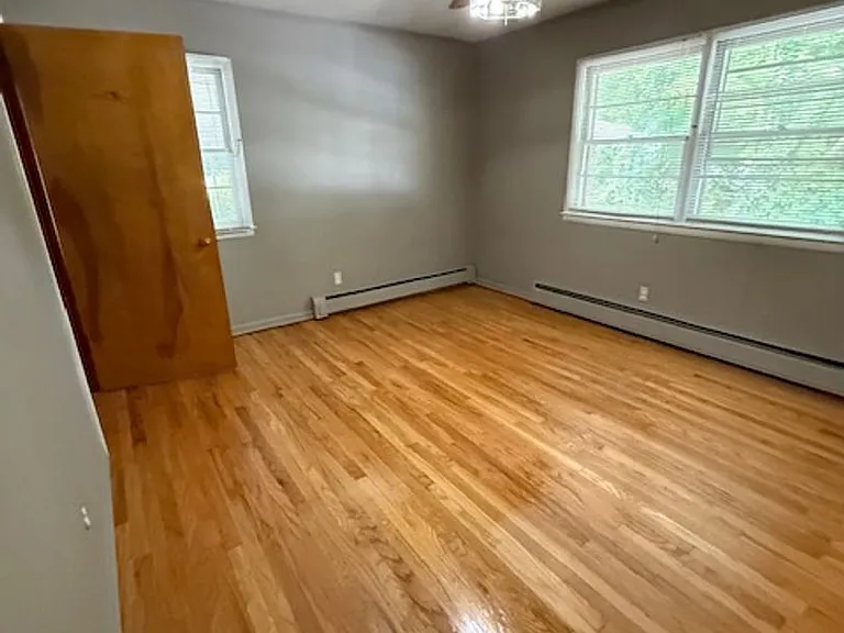 1000 Woodlawn Ave — Photo 7