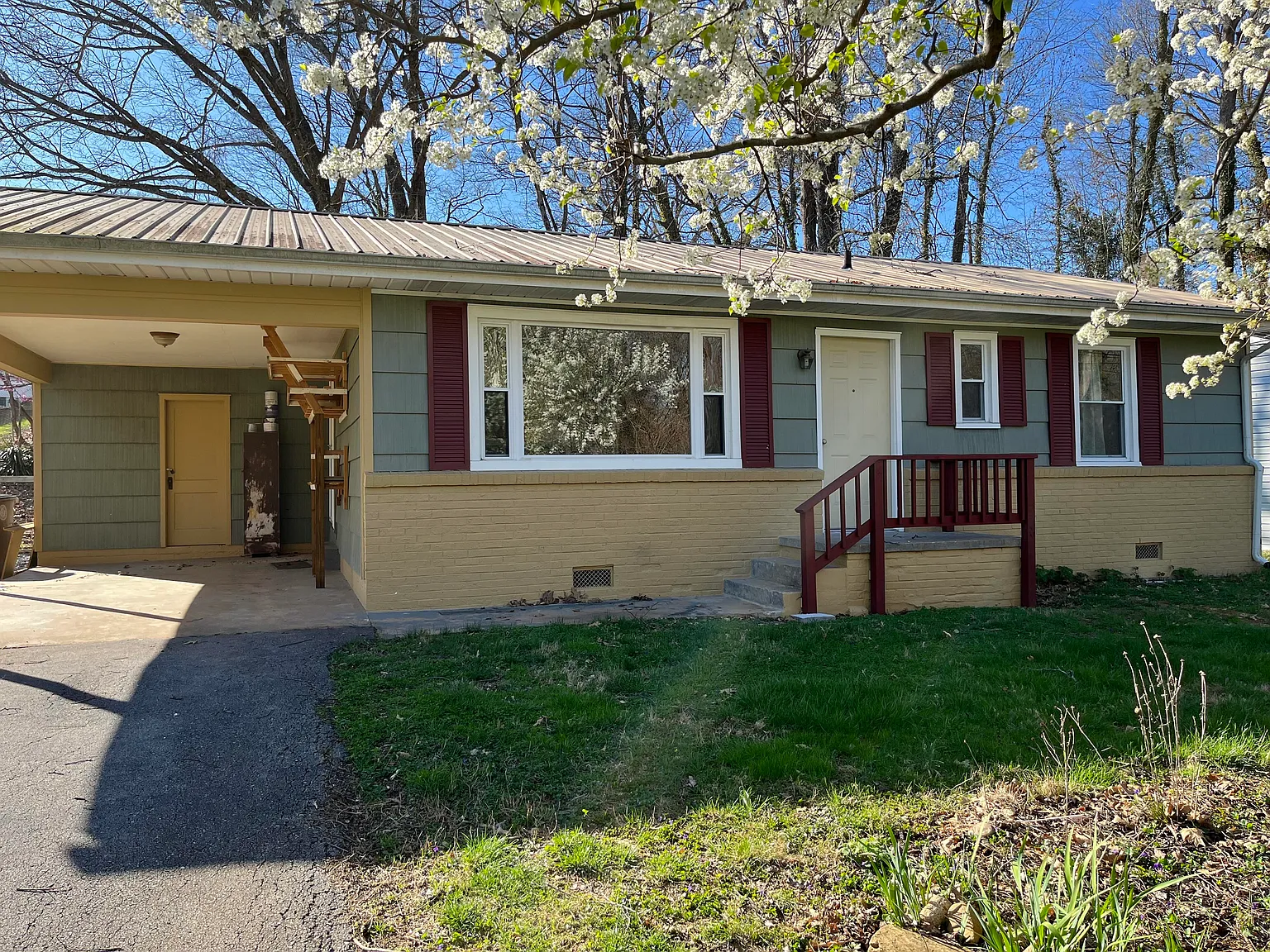 3 bed, 928 sqft, $1,725 — Photo 1