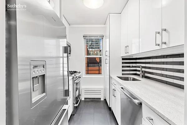 Sold by Sotheby's International Realty | media 3