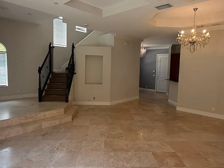 210 NE 69th Cir — Photo 13
