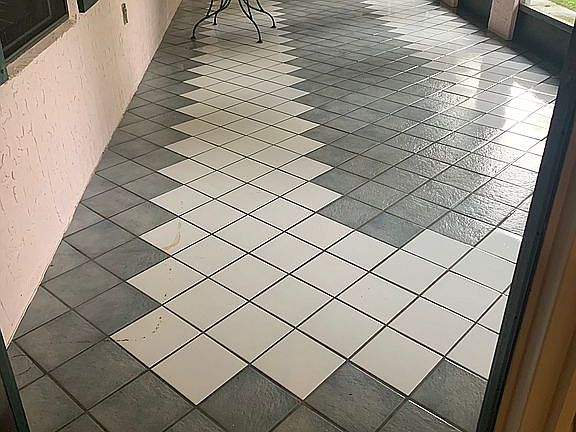 Spacious screened in porch.