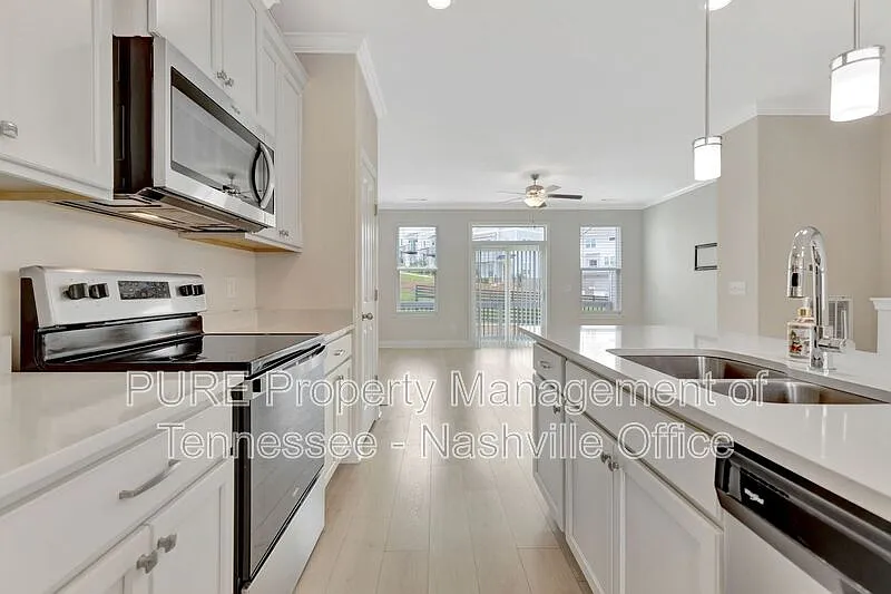 2 bed, 2.5 bath, 1663 sqft, $2,300 — Photo 4