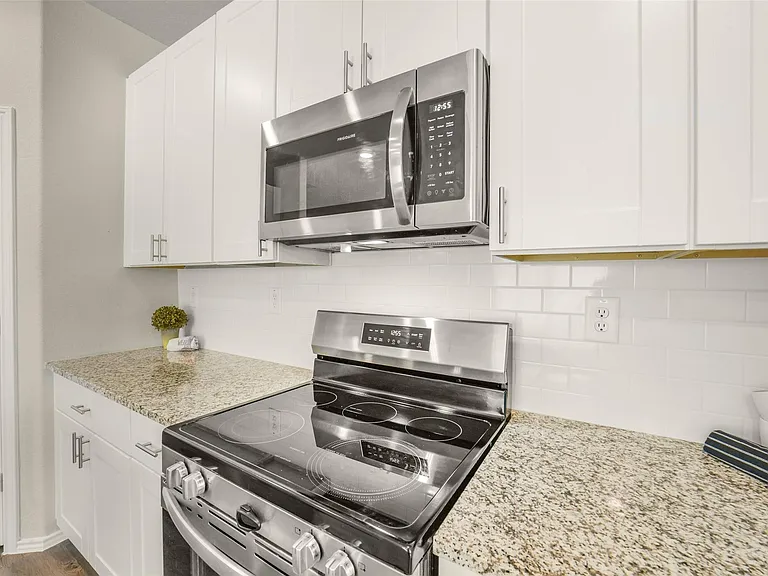 21610 Desert Lily Rd — Photo 9