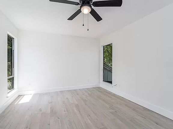 4th image of 3078 Bay Shore Dr