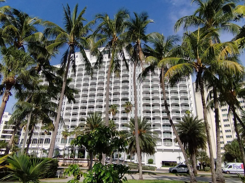 5401 Collins Ave #1110