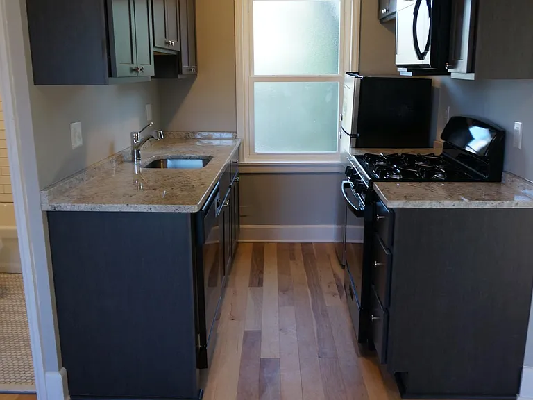 2 Friendship Cir #2 — Photo 8