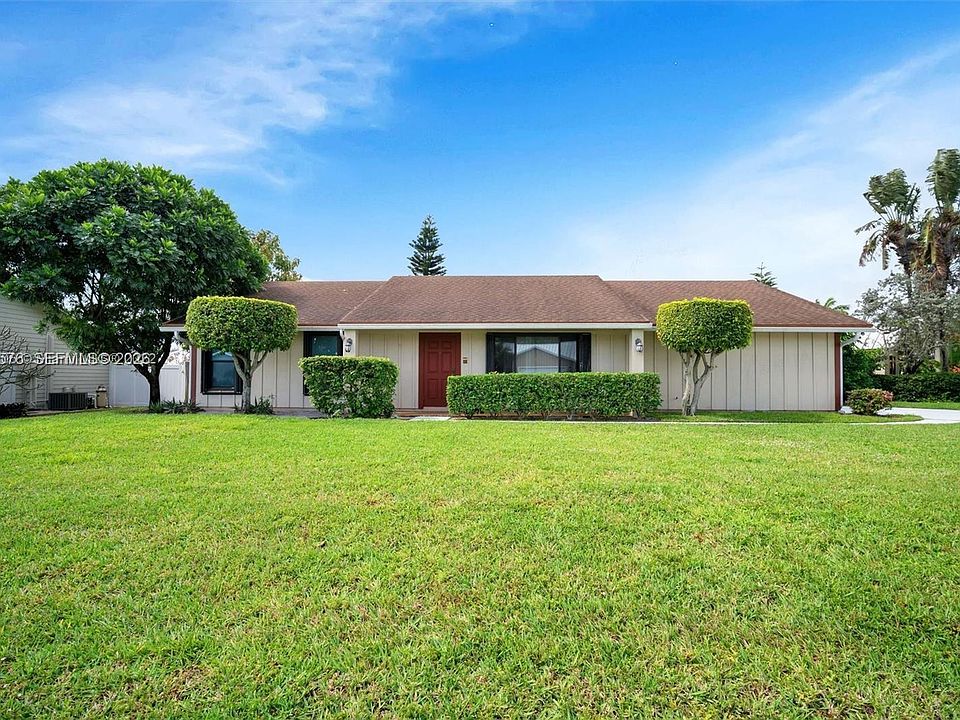 1st image of 372 NW 35th Pl
