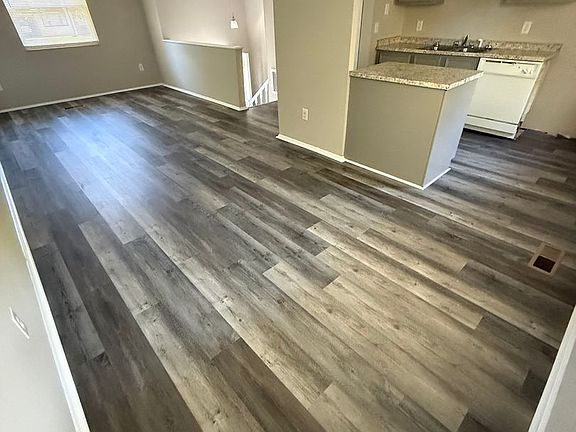 2nd image of 2511 Camellia Dr Unit B