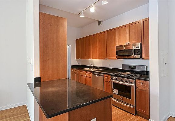 4th image of 252 7th Ave APT 12G