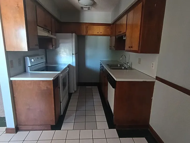 1400 Jacobs Ave — Photo 2