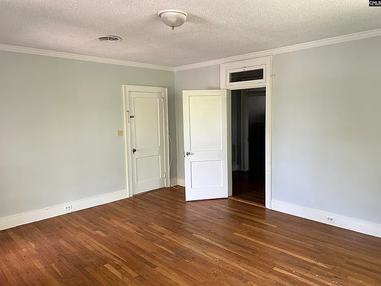 303 King St — Photo 29