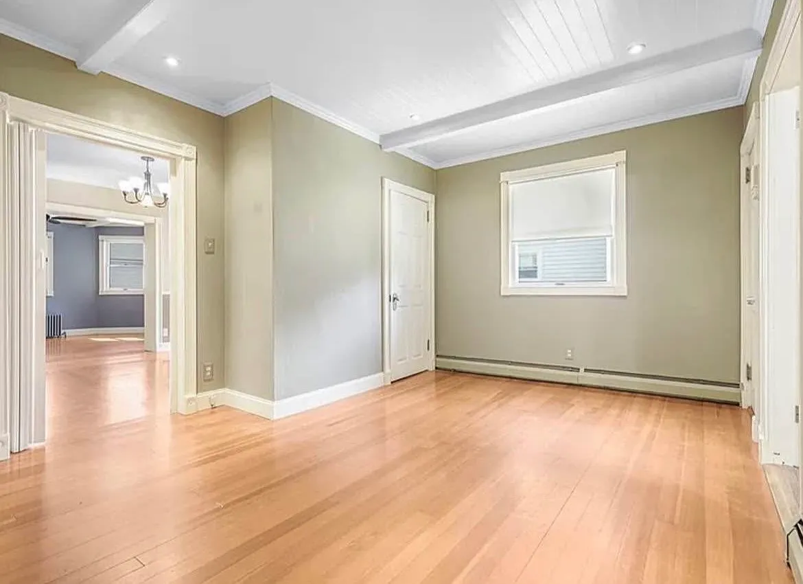 3 bed, $2,300 — Photo 2