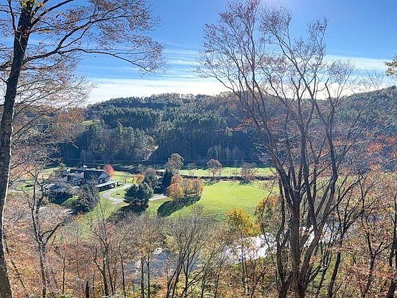 2nd image of 826 River Ridge Road