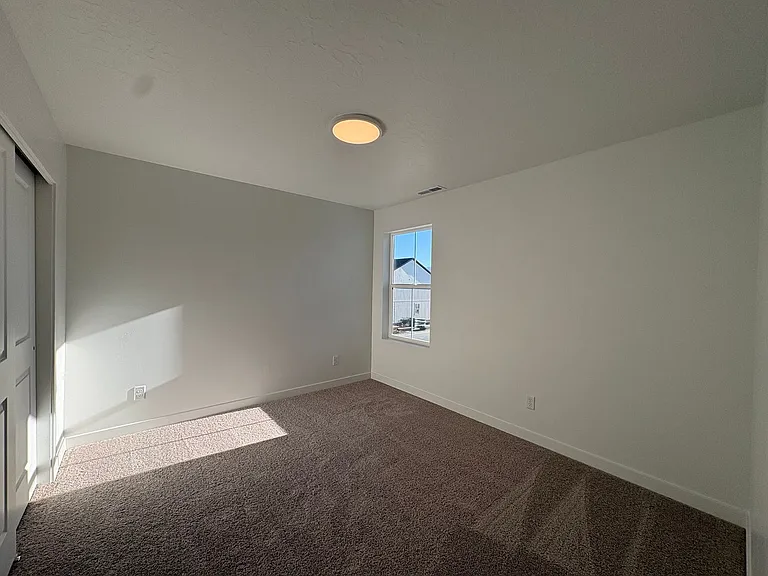 1592 N Summer Springs Cv — Photo 23