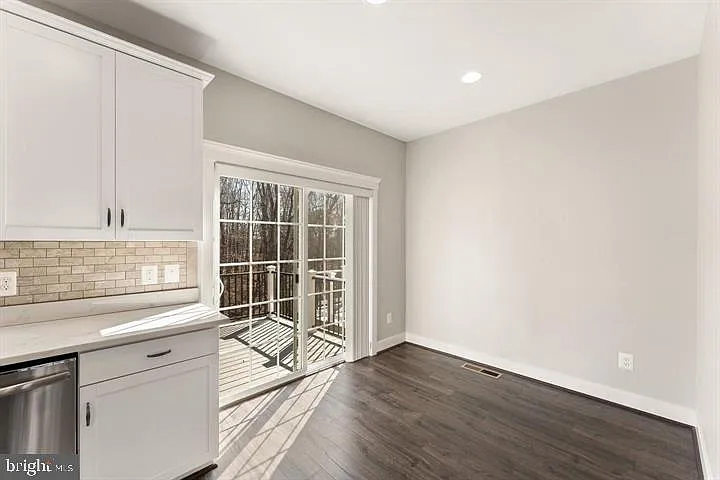 602 Savile Row Ter — Photo 10