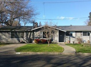 504 NW Berry Ln, Grants Pass, OR 97526