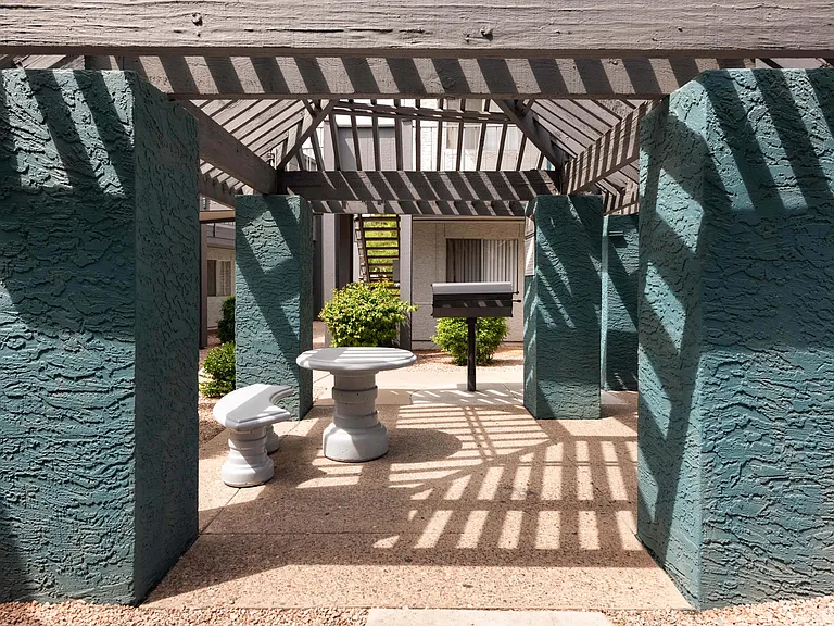 Camelback Cove Apartments — Photo 33