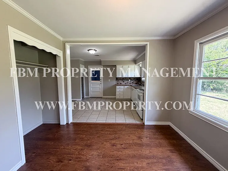 3015 Winfield Dr — Photo 7