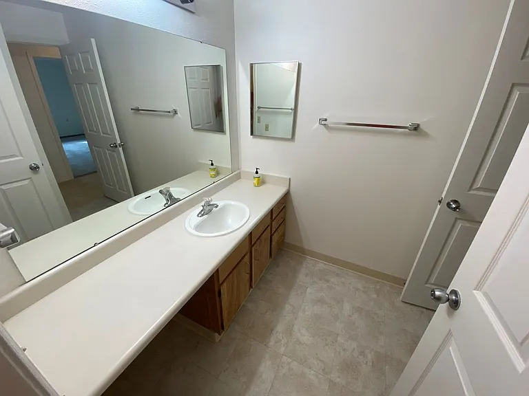 2 Captains Court Harbor House Drive 6 #4-914-5325 — Photo 3