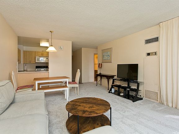 4th image of 430 Lewers St #1105