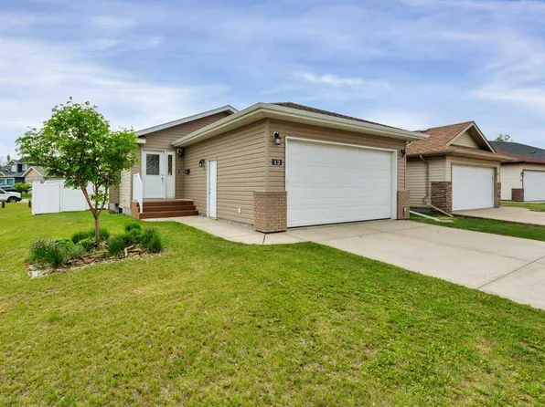 12 NW Oswald Close, Red Deer, AB T4P 0C1