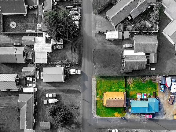 4th image of 261 Stanford Avenue