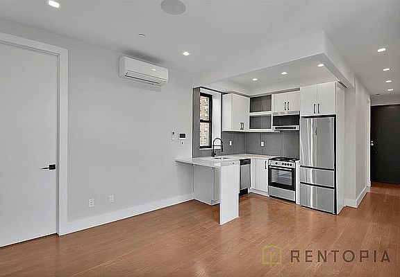 4th image of 90 Manhattan Ave #4D