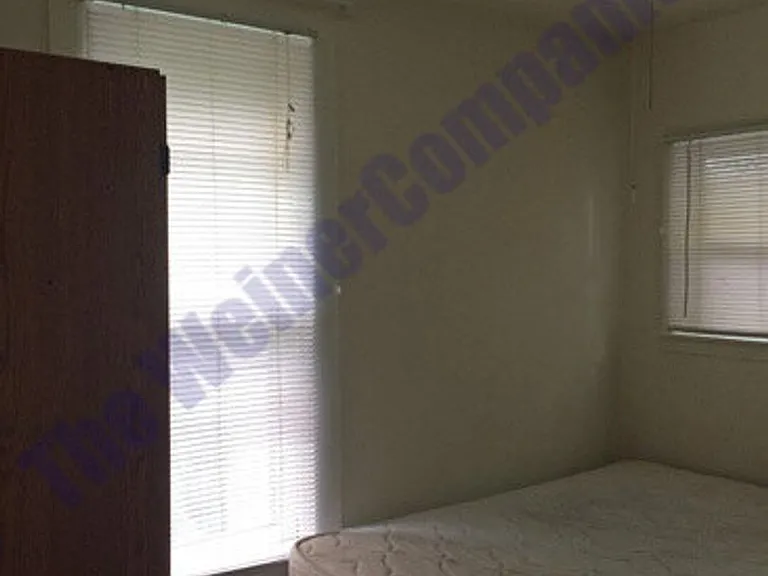 403 W Illinois St — Photo 12