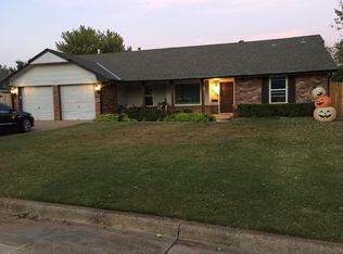 2408 Cowan Pl, Moore, OK 73160