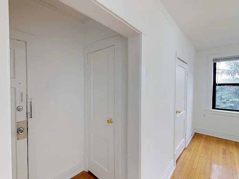Ellis Court — Photo 49