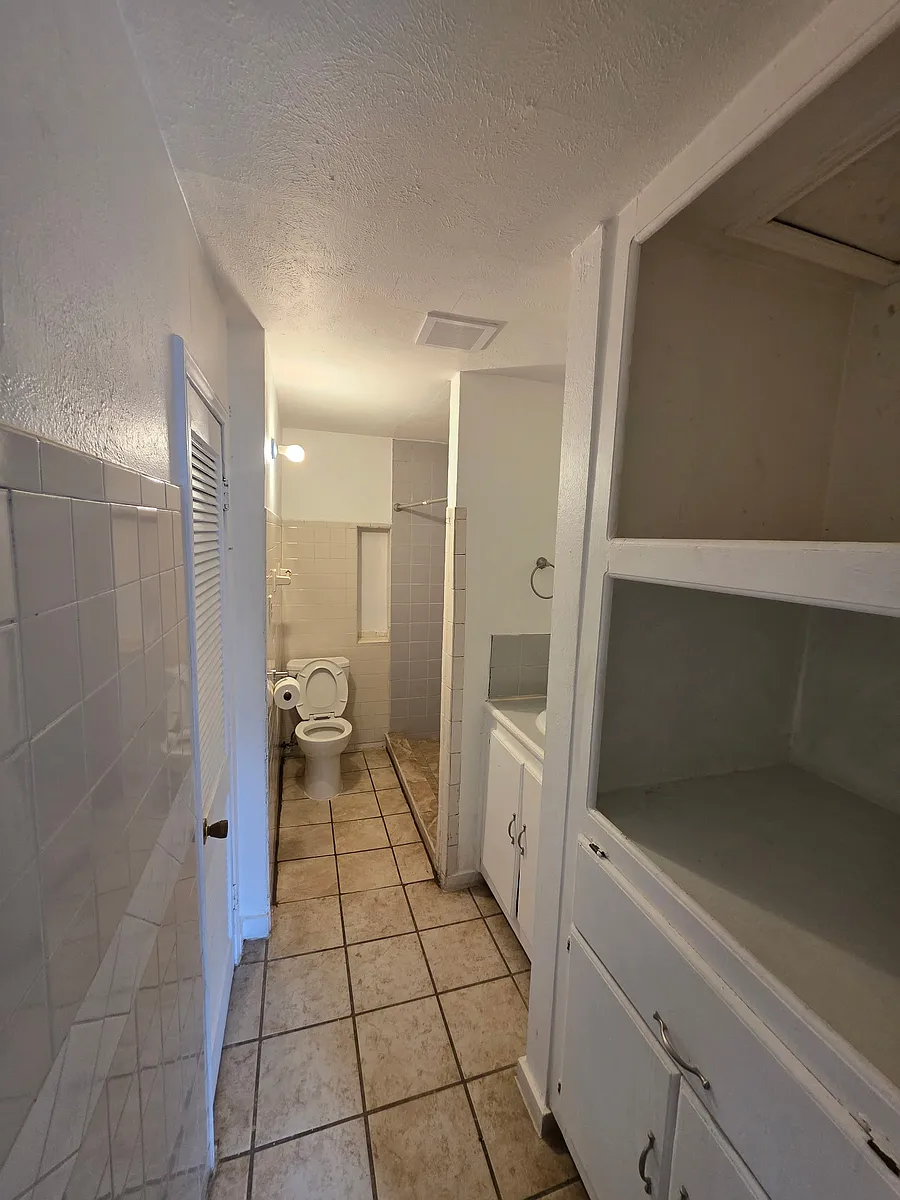Building Photo - 2204 Salisbury Ave #A