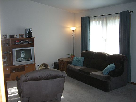 Living room with Vaulted ceiling