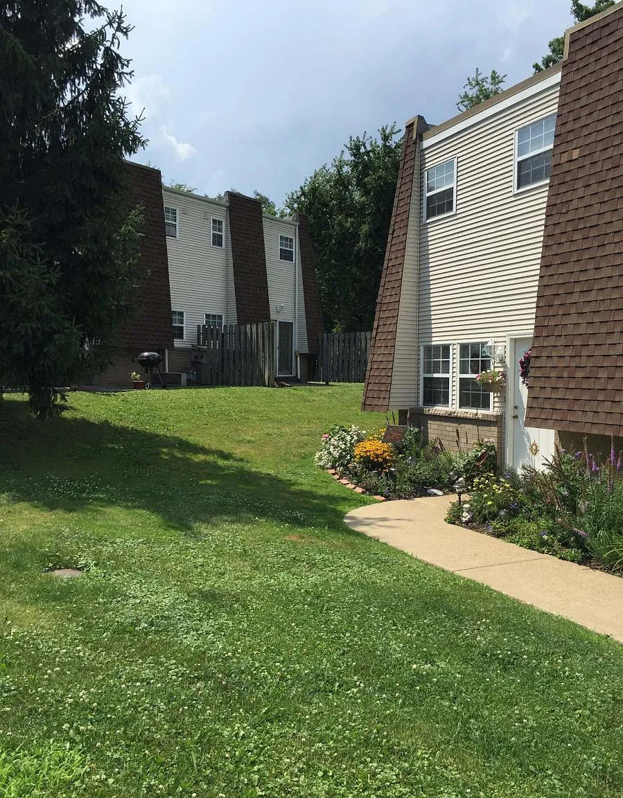 2 bed, 1.5 bath, 966 sqft, $1,175 — Photo 3