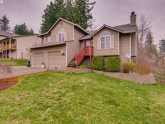 2nd image of 624 SE Beaver Creek Ln