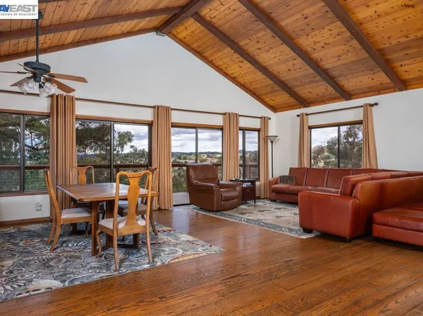 6727 Sunnyslope Ave, Castro Valley, CA 94552