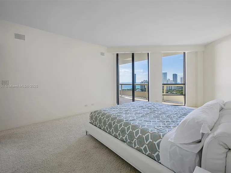 20191 E Country Club Dr #TS8 — Photo 10