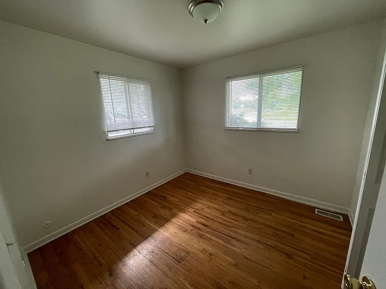 4600 Ludlow St — Photo 6