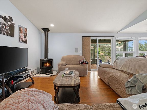 4th image of 37399 Buck Road NE