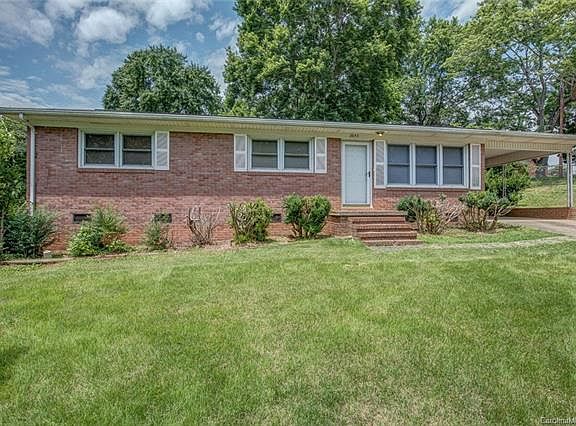 2nd image of 2653 Hill Ln