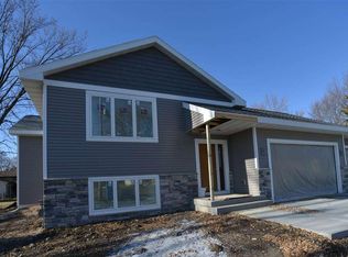 622 Pony Ln, Sun Prairie, WI 53590