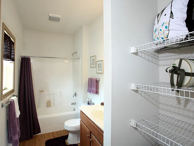 Ivy Ridge Apartments & Townhomes — Photo 15