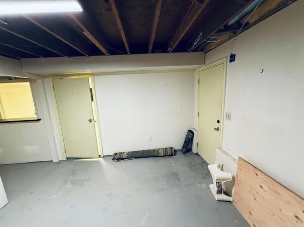 3 bedroom rental in Surrey — photo 17
