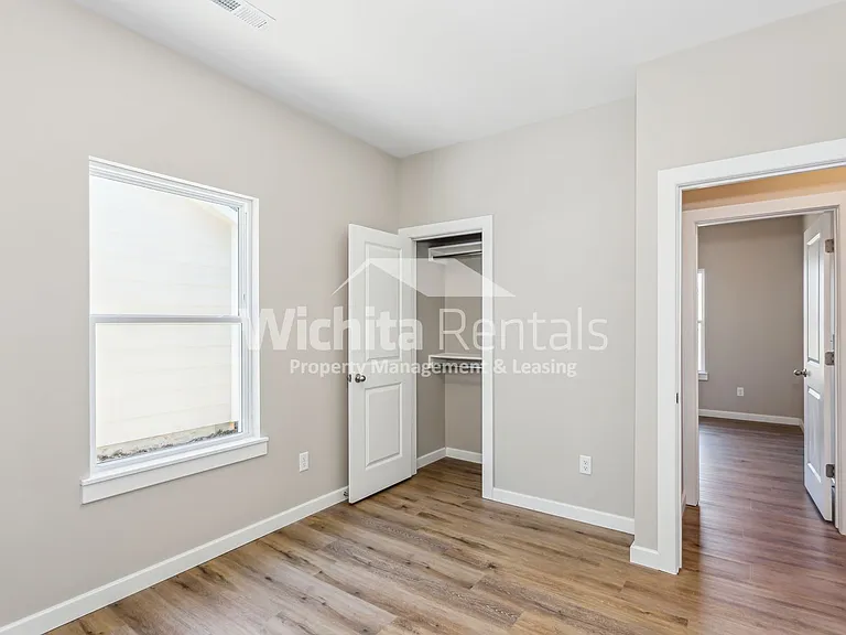 5030-5032 S Sycamore Ave — Photo 11