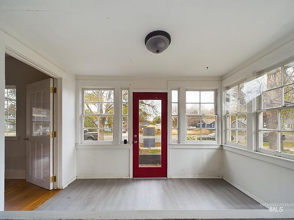 4th image of 1604 Blaine St
