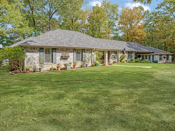 717 Hidden Lake Dr, Powderly, TX 75473