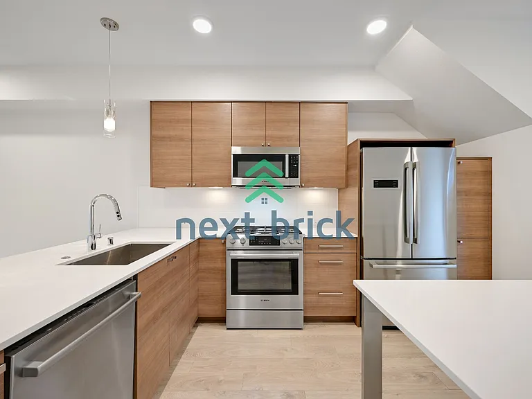 3537 Wallingford Ave N — Photo 6