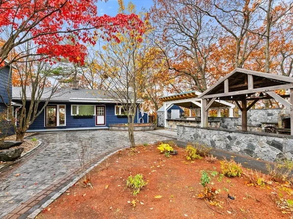 2 McIntyre Rd, Saugus, MA 01906