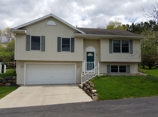 10 Phoenix Ct, Madison, WI 53719