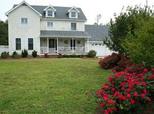 327 Steamship Ln, Newport, NC 28570